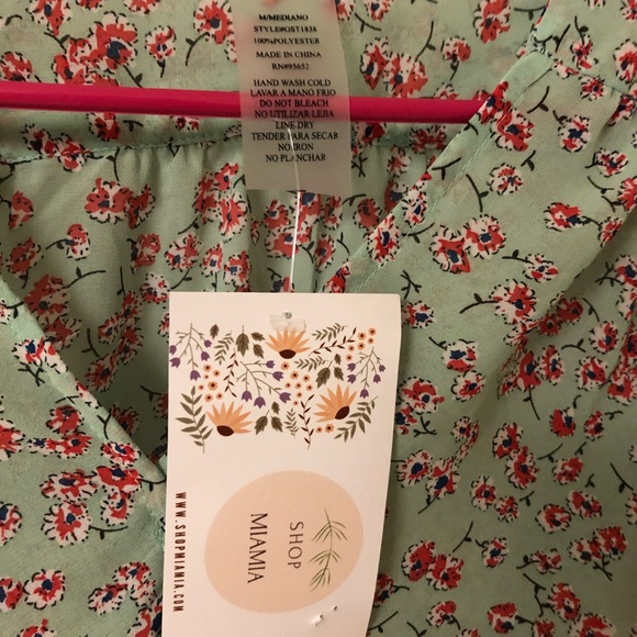 NWT Floral Cropped Ruched Waist Blouse - Picture 3 of 5